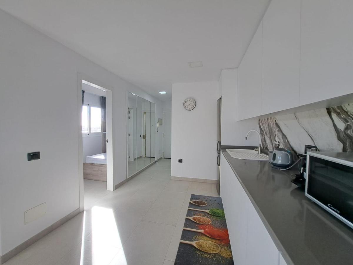 Newly Reformed 2 Bedroom Apartment In The Center Of Los Cristianos Los Cristianos  Exterior photo