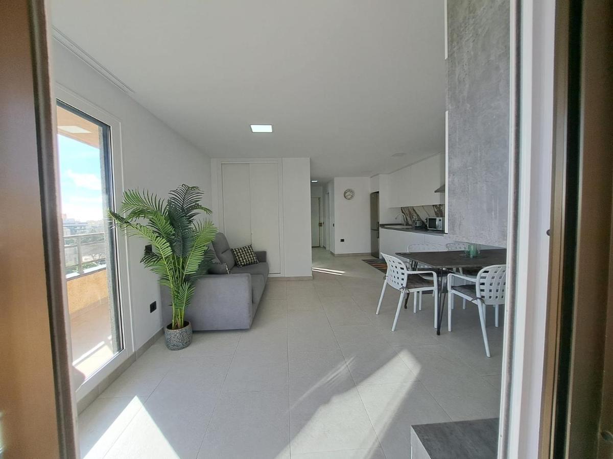 Newly Reformed 2 Bedroom Apartment In The Center Of Los Cristianos Los Cristianos  Exterior photo